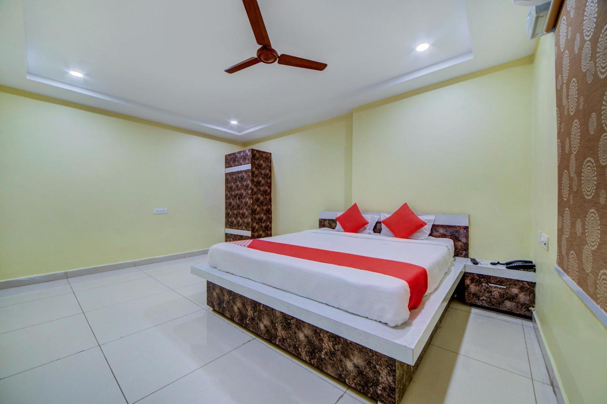 فندق دار ضيافة 29567 كيه إس إل Karimnagar المظهر الخارجي الصورة