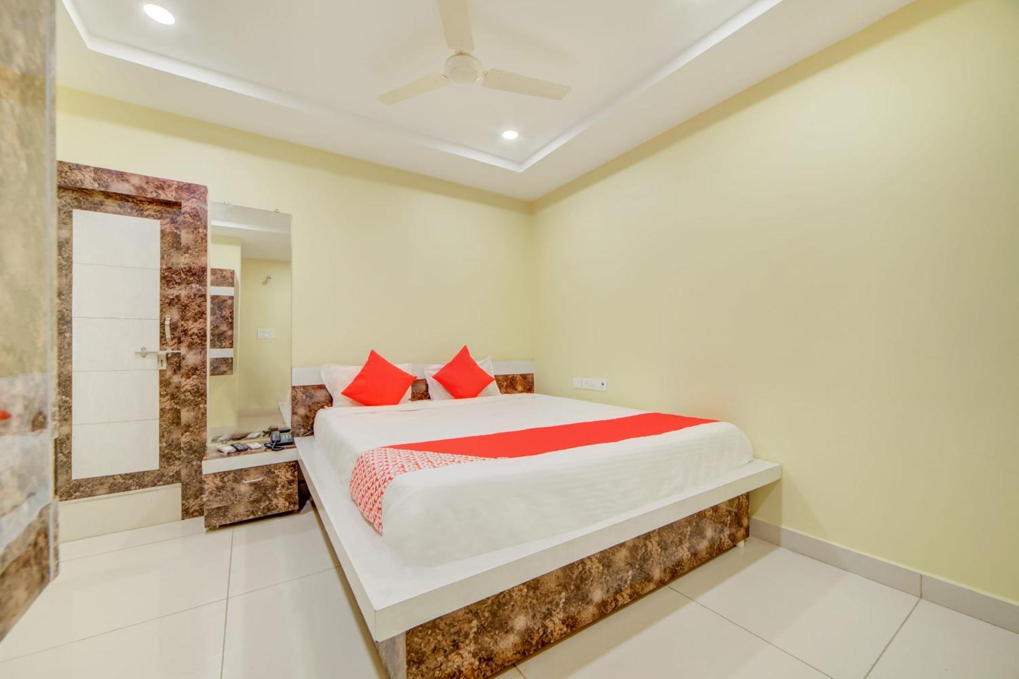 فندق دار ضيافة 29567 كيه إس إل Karimnagar المظهر الخارجي الصورة