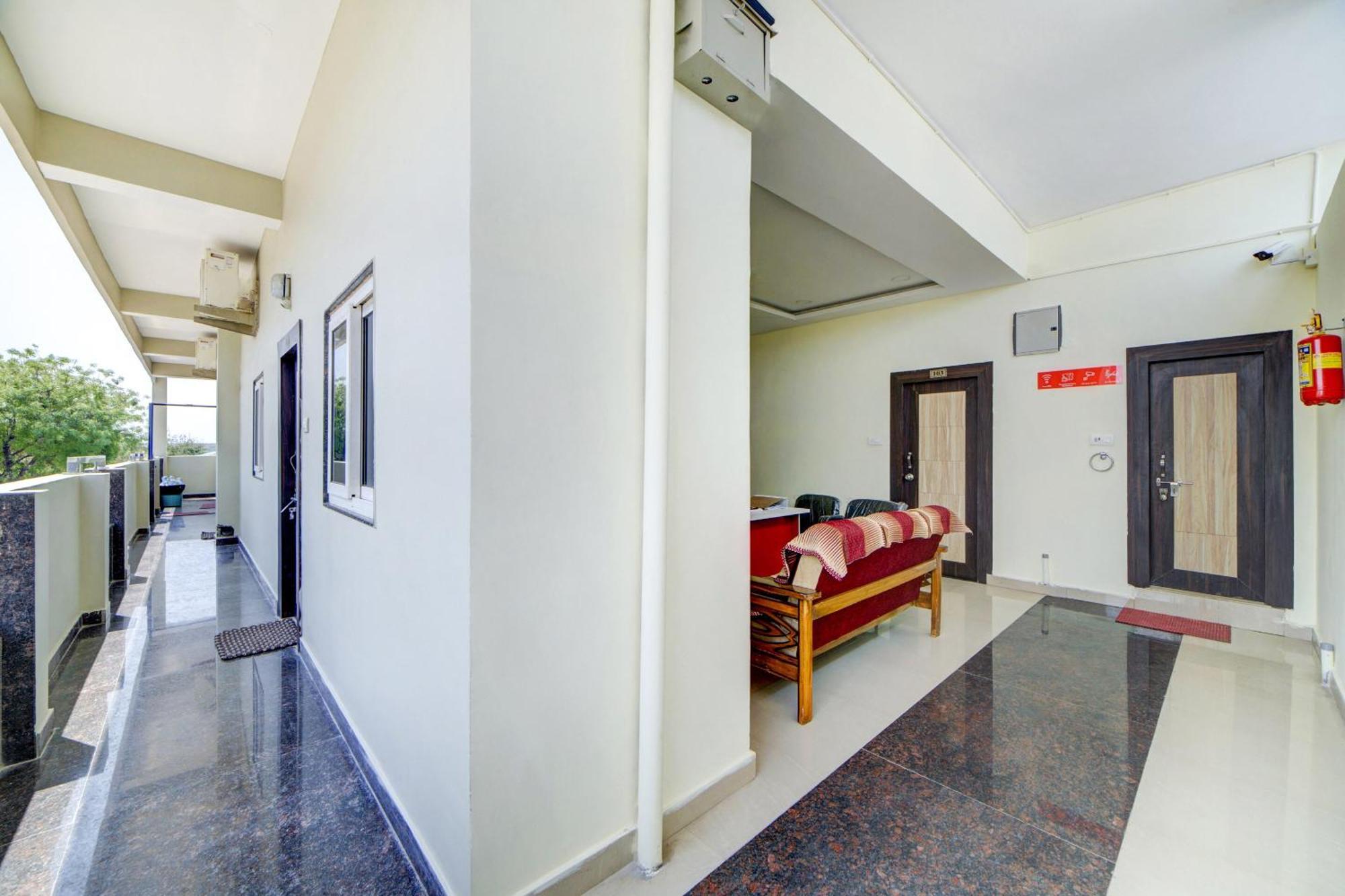 فندق دار ضيافة 29567 كيه إس إل Karimnagar المظهر الخارجي الصورة